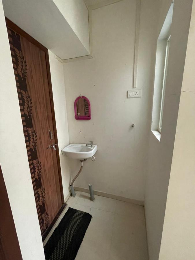 Shree Sadguru Krupa Yatri Niwas Villa Kolhapur Eksteriør bilde